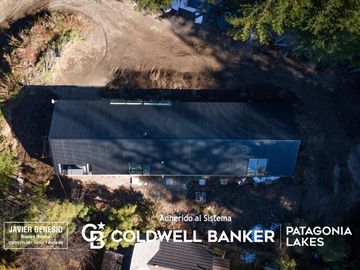 VENTA Casa 250m2 cubiertos en lote de 3.270m2 Barrio en la zona del Puerto Villa la Angostura