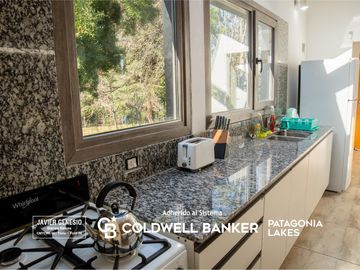 VENTA Casa 250m2 cubiertos en lote de 3.270m2 Barrio en la zona del Puerto Villa la Angostura
