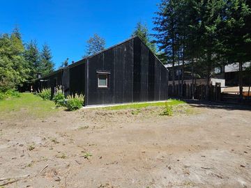 VENTA Casa 250m2 cubiertos en lote de 3.270m2 Barrio en la zona del Puerto Villa la Angostura