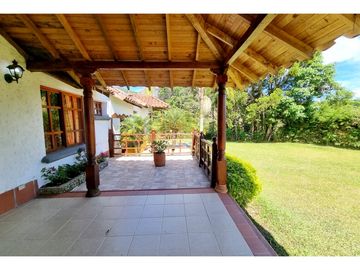 CASA FINCA EN VENTA GUATAPE