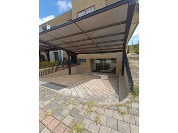 SE VENDE AMPLIO APARTAMENTO EN MARINILLA