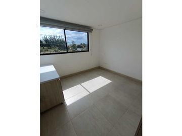 SE VENDE AMPLIO APARTAMENTO EN MARINILLA