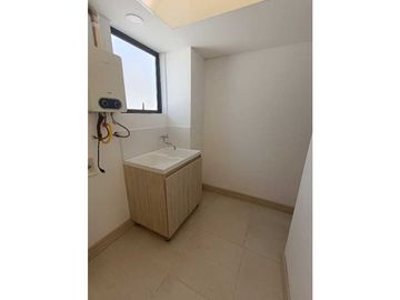 SE VENDE AMPLIO APARTAMENTO EN MARINILLA