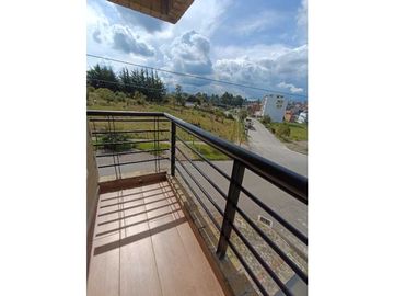 SE VENDE AMPLIO APARTAMENTO EN MARINILLA