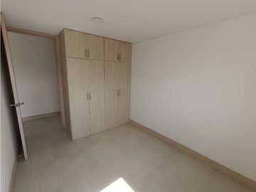 SE VENDE AMPLIO APARTAMENTO EN MARINILLA