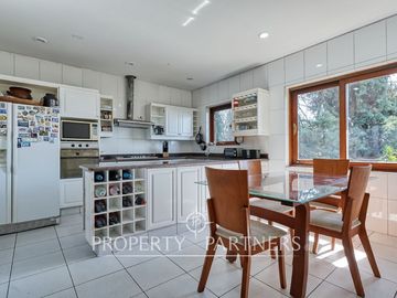 Gran y espectacular Casa en venta, Arboretum - Peñalolén