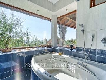 Gran y espectacular Casa en venta, Arboretum - Peñalolén