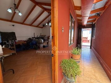 Casa Esquina con Excelente Ubicación Estratégica