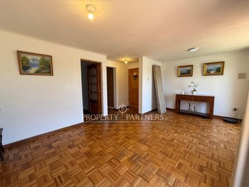 Casa Esquina con Excelente Ubicación Estratégica