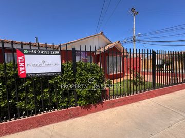Casa Esquina con Excelente Ubicación Estratégica