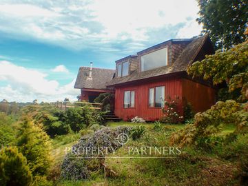 Linda casa con vista al lago cerca de Futrono