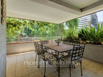 Amplio departamento en ubicación privilegiada  / Ideal para remodelar