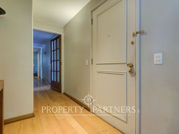 Amplio departamento en ubicación privilegiada  / Ideal para remodelar