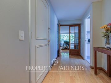 Amplio departamento en ubicación privilegiada  / Ideal para remodelar