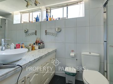 Amplio departamento en ubicación privilegiada  / Ideal para remodelar