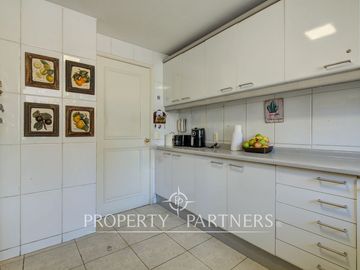 Amplio departamento en ubicación privilegiada  / Ideal para remodelar
