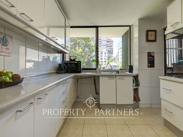 Amplio departamento en ubicación privilegiada  / Ideal para remodelar