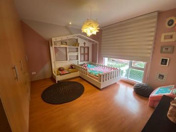 VENDO CASA EN CUMBAYÁ, SECTOR LA VIÑA, 3 dormitoris, en conjunto.