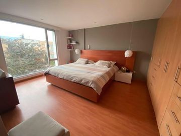 VENDO CASA EN CUMBAYÁ, SECTOR LA VIÑA, 3 dormitoris, en conjunto.