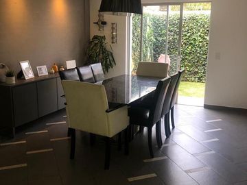 VENDO CASA EN CUMBAYÁ, SECTOR LA VIÑA, 3 dormitoris, en conjunto.