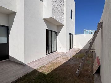 Venta de casa en Privada Reserva Santa Fe, Valle de Juriquilla