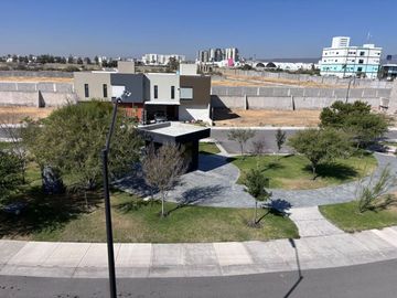Venta de casa en Privada Reserva Santa Fe, Valle de Juriquilla