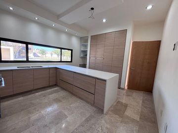 Venta de casa en Privada Reserva Santa Fe, Valle de Juriquilla