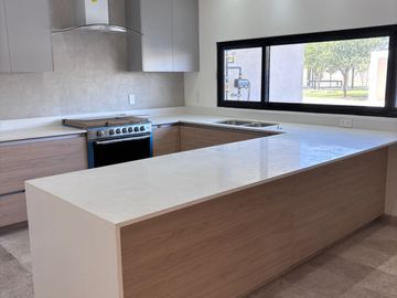 Venta de casa en Privada Reserva Santa Fe, Valle de Juriquilla