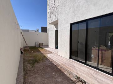 Venta de casa en Privada Reserva Santa Fe, Valle de Juriquilla