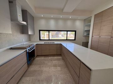 Venta de casa en Privada Reserva Santa Fe, Valle de Juriquilla