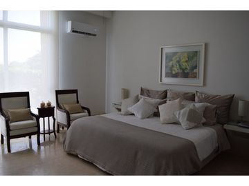 SE VENDE CASA  LINDA EN LAGOS DEL CAUJARAL
