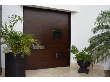 SE VENDE CASA  LINDA EN LAGOS DEL CAUJARAL