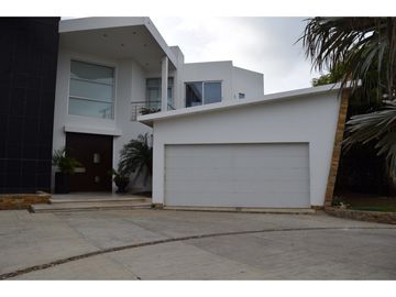 SE VENDE CASA  LINDA EN LAGOS DEL CAUJARAL