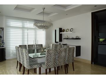 SE VENDE CASA  LINDA EN LAGOS DEL CAUJARAL