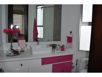 SE VENDE CASA  LINDA EN LAGOS DEL CAUJARAL