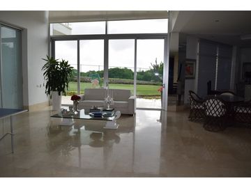SE VENDE CASA  LINDA EN LAGOS DEL CAUJARAL