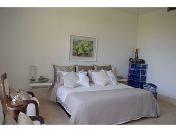 SE VENDE CASA  LINDA EN LAGOS DEL CAUJARAL