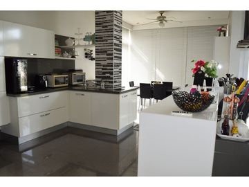 SE VENDE CASA  LINDA EN LAGOS DEL CAUJARAL