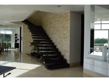 SE VENDE CASA  LINDA EN LAGOS DEL CAUJARAL