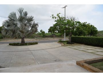 SE VENDE CASA  LINDA EN LAGOS DEL CAUJARAL