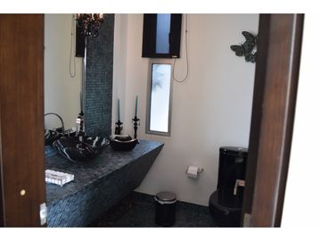 SE VENDE CASA  LINDA EN LAGOS DEL CAUJARAL