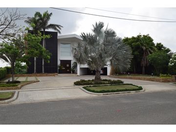 SE VENDE CASA  LINDA EN LAGOS DEL CAUJARAL