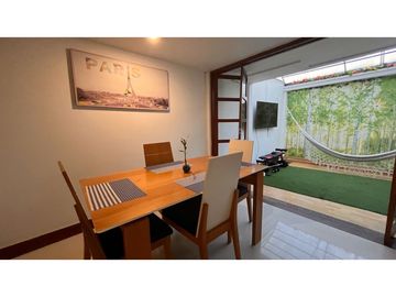 Vendo linda casa conjunto pequeño vista a la montaña