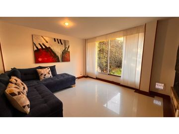 Vendo linda casa conjunto pequeño vista a la montaña