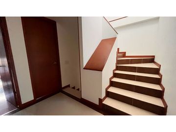 Vendo linda casa conjunto pequeño vista a la montaña