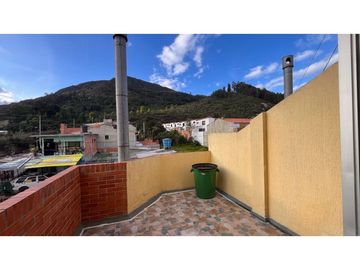 Vendo linda casa conjunto pequeño vista a la montaña