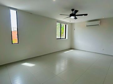 Casa en venta al norte de Mérida en privada residencial zona de Cholul