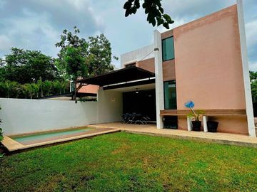 Casa en venta al norte de Mérida en privada residencial zona de Cholul