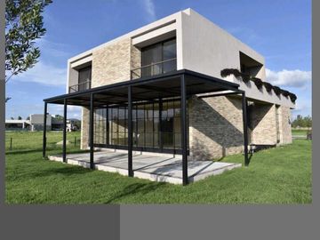 Casa en venta en Club de Polo y Sky en el Marques Querétaro