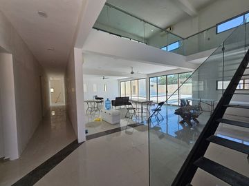 PRECIOSA RESIDENCIA A 300 METROS DEL MAR, EN CHICXULUB PUERTO, PROGRESO.